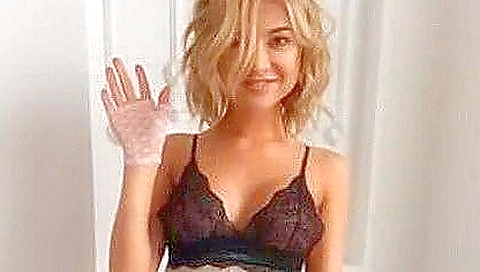 Married woman with a hot cum