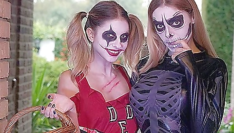 Smoking-h exposed and fucking on the bed