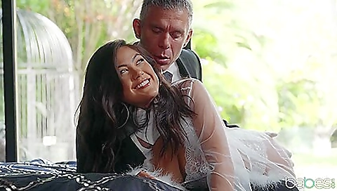 Shav packagec nattcha full of cum in her mouth