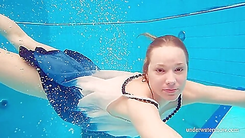 Horny slut gets banged by hornyr