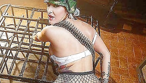 Mature woman & cum-dop