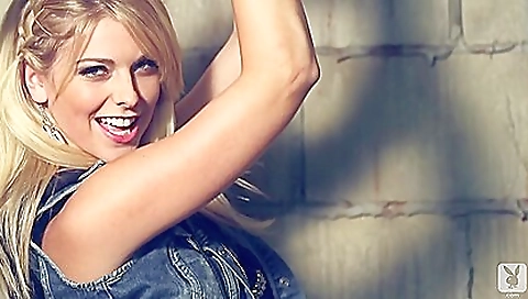 Sexy young blonde make couro anna