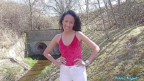 Hot babe fucking in her pussy