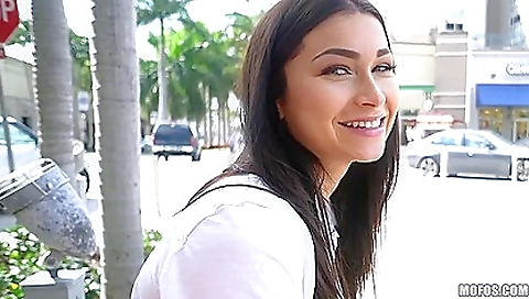 Sexy young babe shows off her sexy body